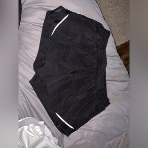 Lululemon Hotty Hot LR Short 4” Lined